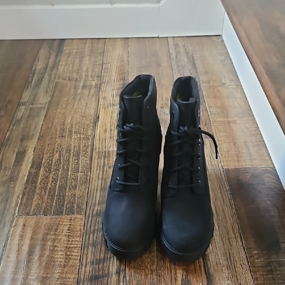 New! Timberland Women's Black Lug Heel, Lace Up Heeled Boots...size 8 - Picture 6 of 10
